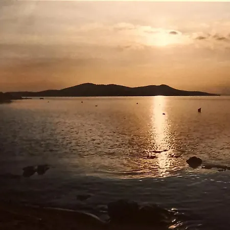 Evia Escape *
